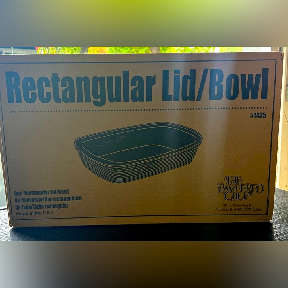 Pampered Chef Rectangular Bowl/Lid